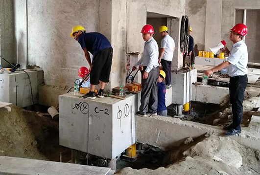 青岛加固公司工程师和专业施工团队对房屋进行了精确的测量